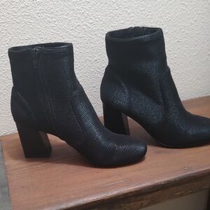 Women's Black Textured Ankle Boots - Classic Block Heel